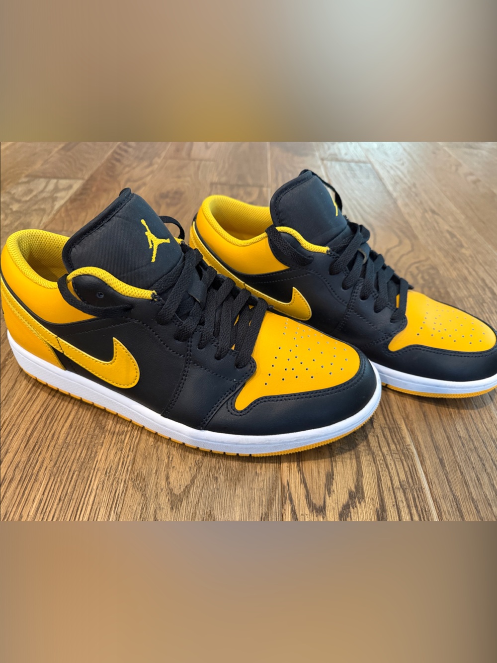 Jordan Low Top Sneakers - Black/Yellow EUC